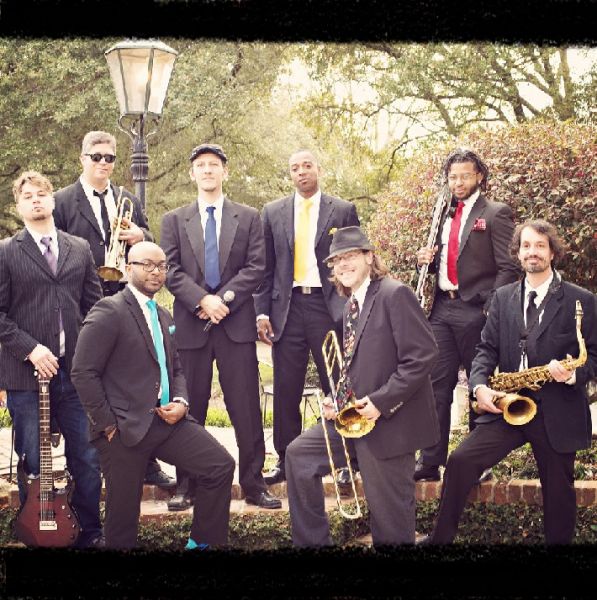 Papa C & The Slammin' Horns : College Band